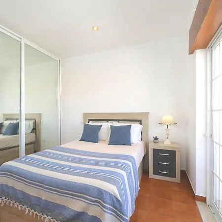 Josie-cosy 2 Bed In Town Centre *